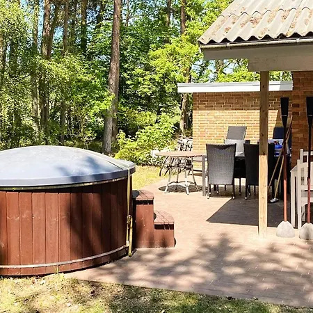 8 Person In Aakirkeby Vester Somarken