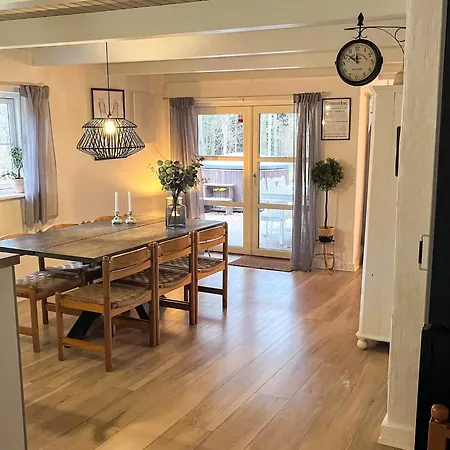8 Person In Aakirkeby * Vester Sømarken